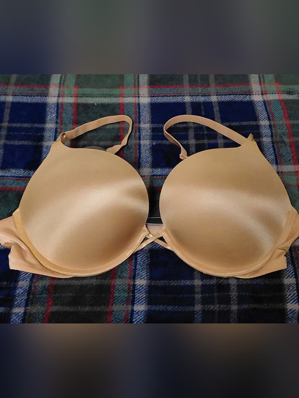 Victoria's Secret *Bombshell Plunge Smooth Nude Molded Bra 36C  *NWT